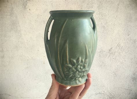 With that in mind, we compiled and sorted this list to ease your quest for identification. . Mccoy pottery vases green